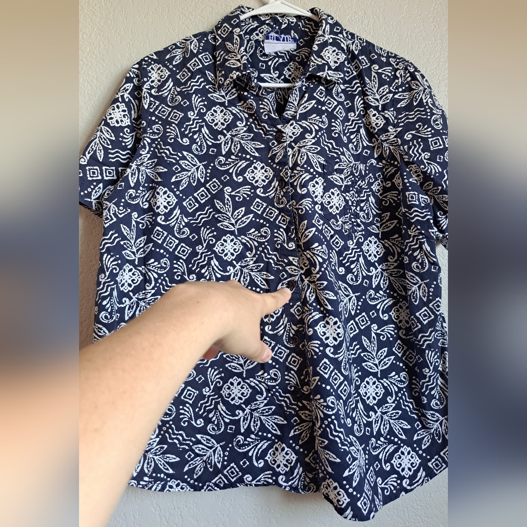 Blair Vintage Womans Blue White Hawaiian Print Button Down Top — image 6 of 6